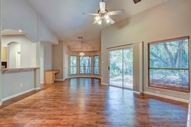 Building Photo - Charming 3bd/2ba Home in Northwest Hills!