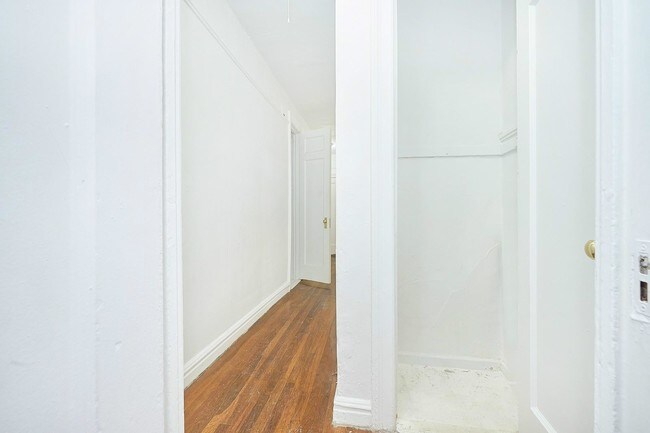 Foto del edificio - 125 Seaman Ave