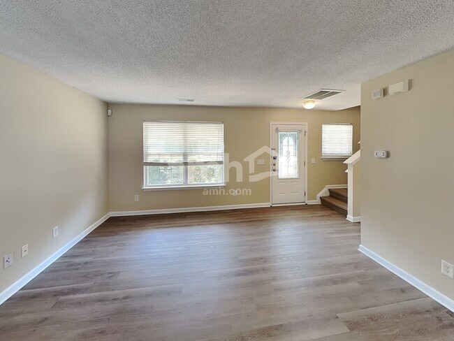 Building Photo - 567 River View Dr