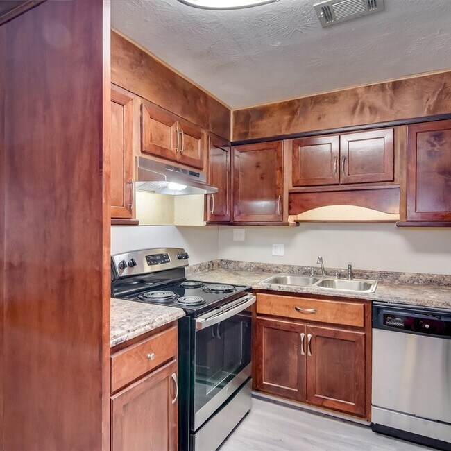 Building Photo - Spacious Four Bedroom You Don't Want to Miss