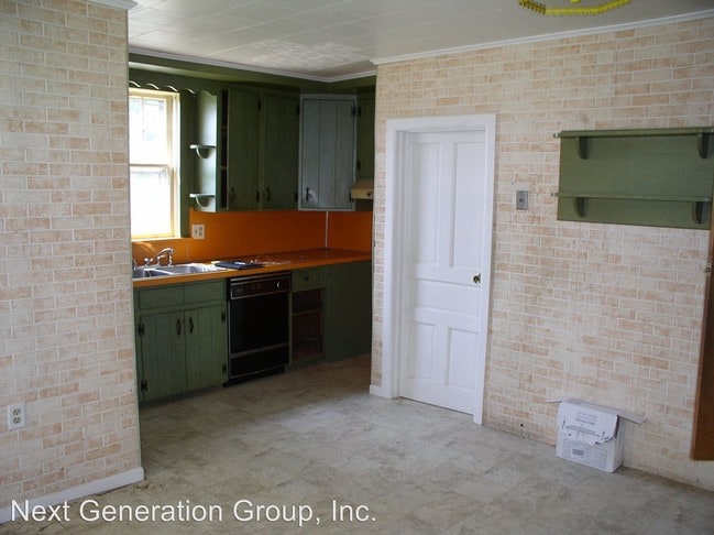 Building Photo - 330 S 4th St