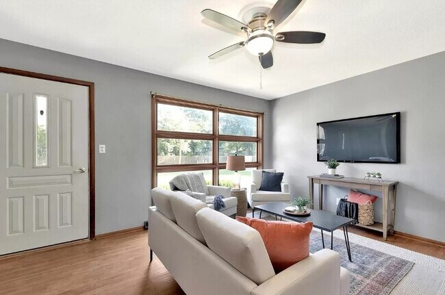 Foto del edificio - 211 E Meadowlark Rd