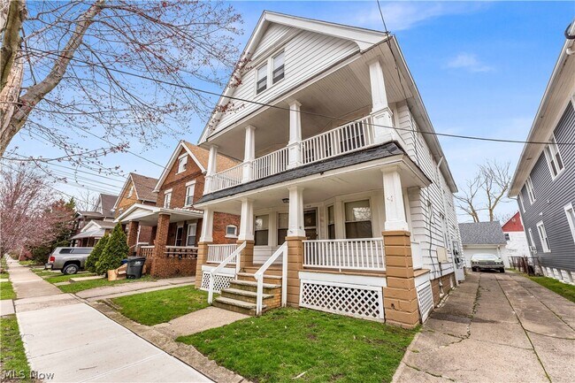 Building Photo - 2085 Robin St