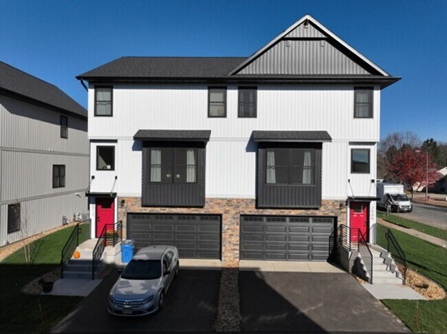 Foto del edificio - Brand New Luxury Townhomes: 3BR, 2.5Bath A...