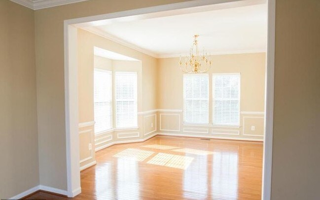 Building Photo - 825 Crystal Palace Ct