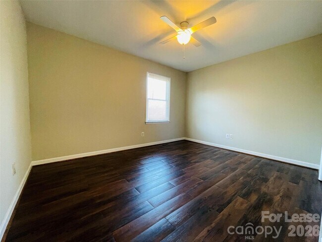 Foto del edificio - 2499 Brookwood Rd