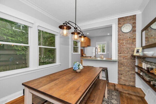 Foto del edificio - 204 E Burlington St