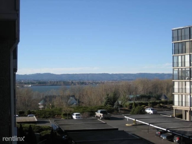 Building Photo - 2 br, 1.5 bath Condo - 5565 E Evergreen Blvd