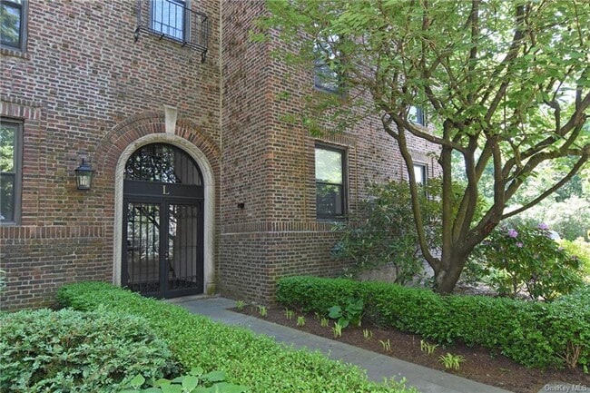 Building Photo - 64 Sagamore Rd