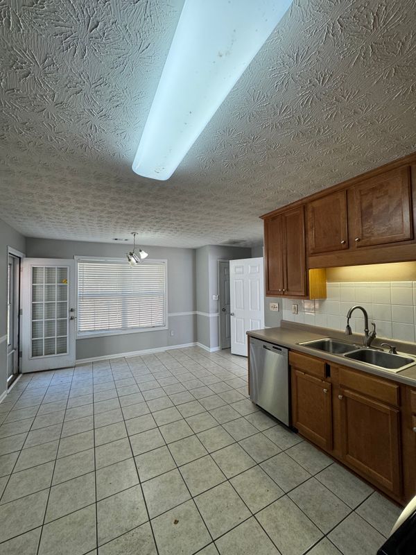 Building Photo - 2262 Grassy Springs Ct