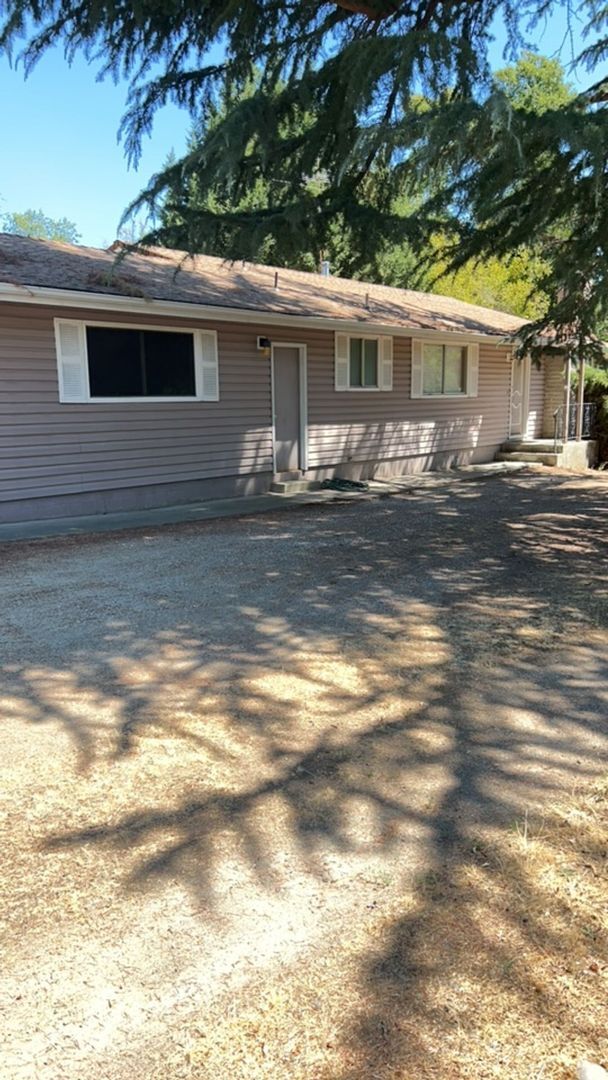 Building Photo - 2 Bedroom 2 Bath House