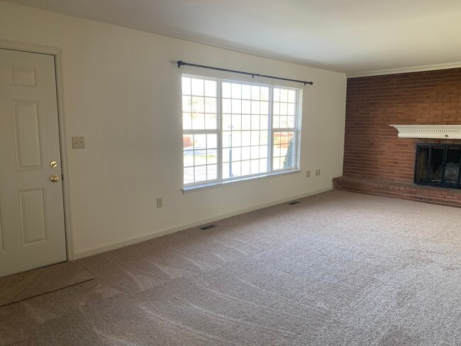 Sala de estar - 67 Brightwood Dr