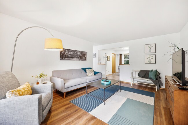 Foto del edificio - 2728 Florann Dr