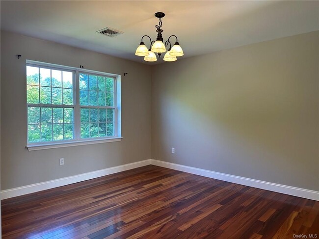 Building Photo - 28 Sugar Maple Rd