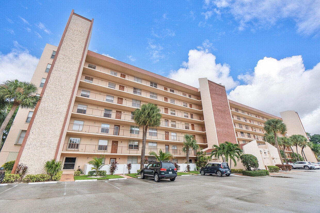 14527 Bonaire Blvd Unit 101, Delray Beach, FL 33446 Condo for Rent in
