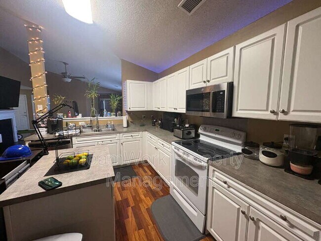 Foto del edificio - 1335 Pinyon Pine Dr