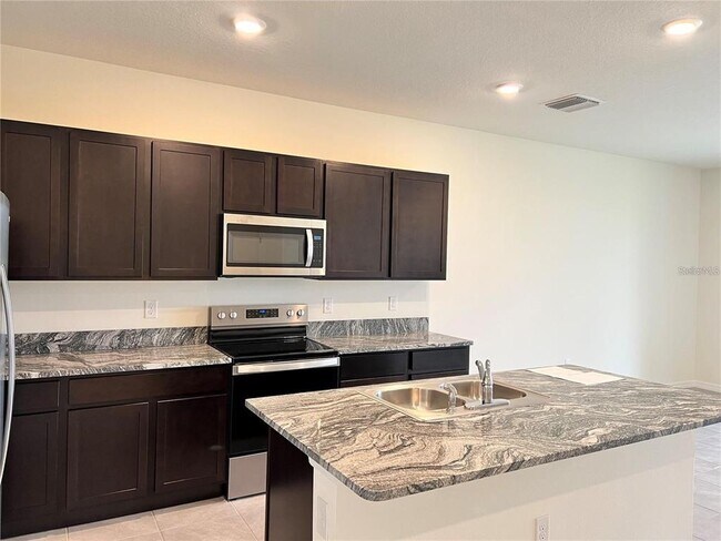Building Photo - 34328 Redwood Dawn Ln