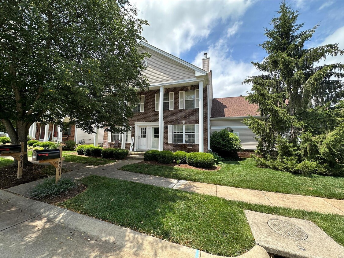 Primary Photo - 16543 Carriage View Ct