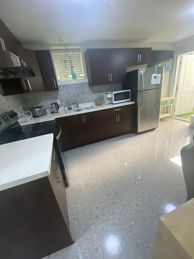 Photo du bâtiment - 3254 6th Av E