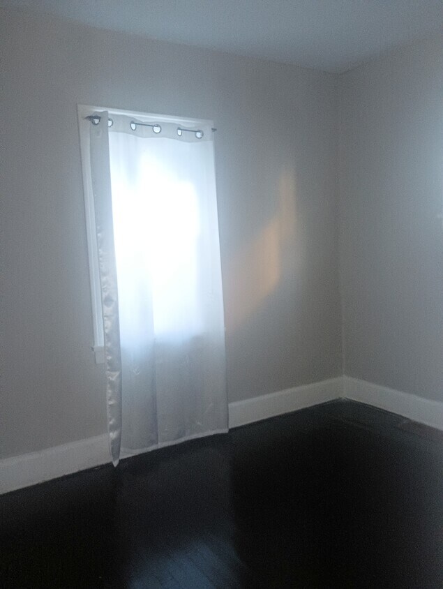 Foto principal - 9909 Dunlap Ave