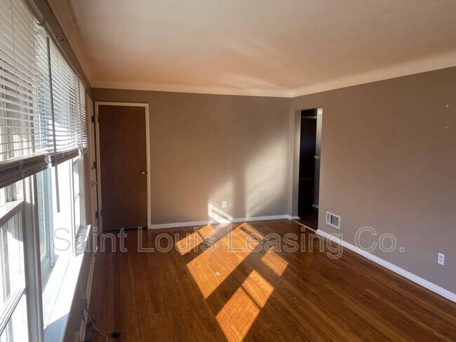 Foto del edificio - 1690 Clover Ln