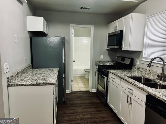 Foto del edificio - 155 Meadowbrook Ct