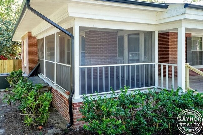 Foto del edificio - 223 S Main St