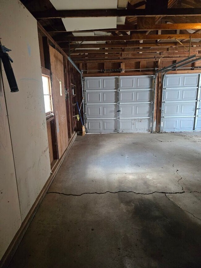 Building Photo - Garfield/6th Duplex