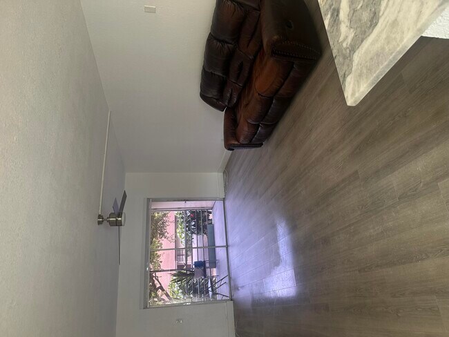 Foto del edificio - 3550 NW 104th Ave