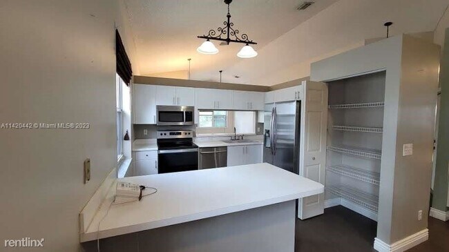 Foto del edificio - 3 br, 2 bath House - 4948 SW 151st Ave