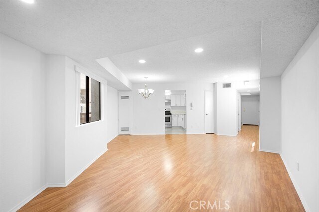 Foto del edificio - 3105 Montrose Ave