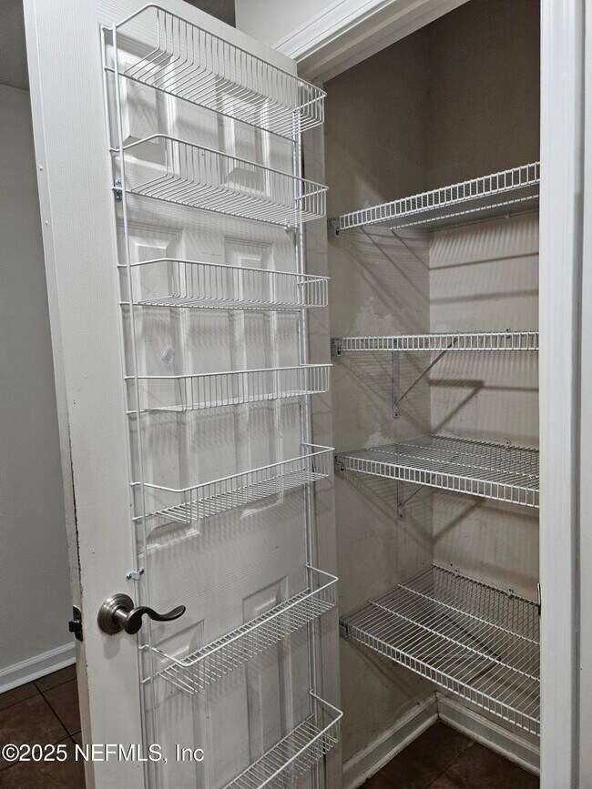 Building Photo - 1203 Stern Way