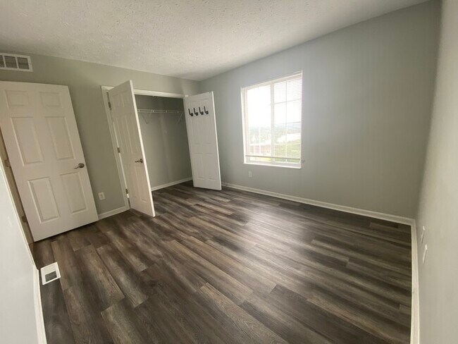 Foto del edificio - 2-Bedroom Townhome
