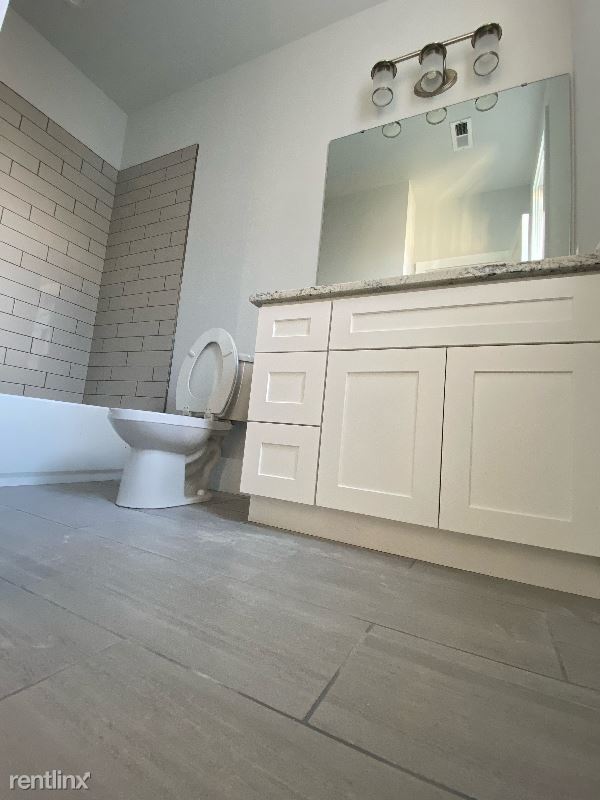Building Photo - 3 br, 3.5 bath House - 105 Piano St