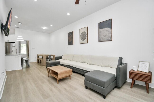 Foto del edificio - 7031 Eastwood St