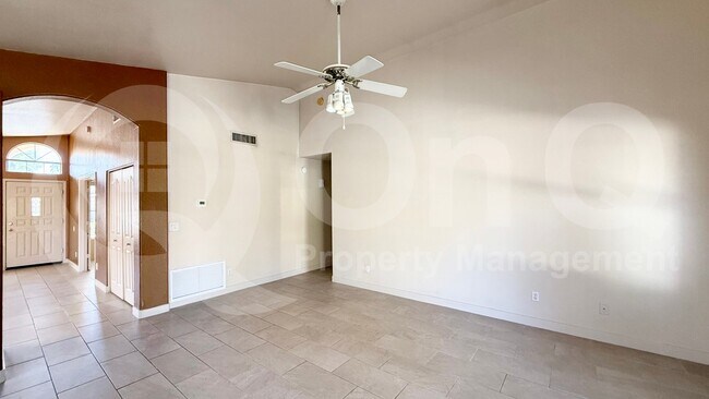 Building Photo - 1380 W Maria Ln