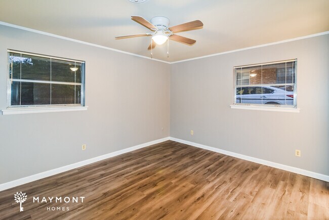 Foto del edificio - 311 Sterling Dr