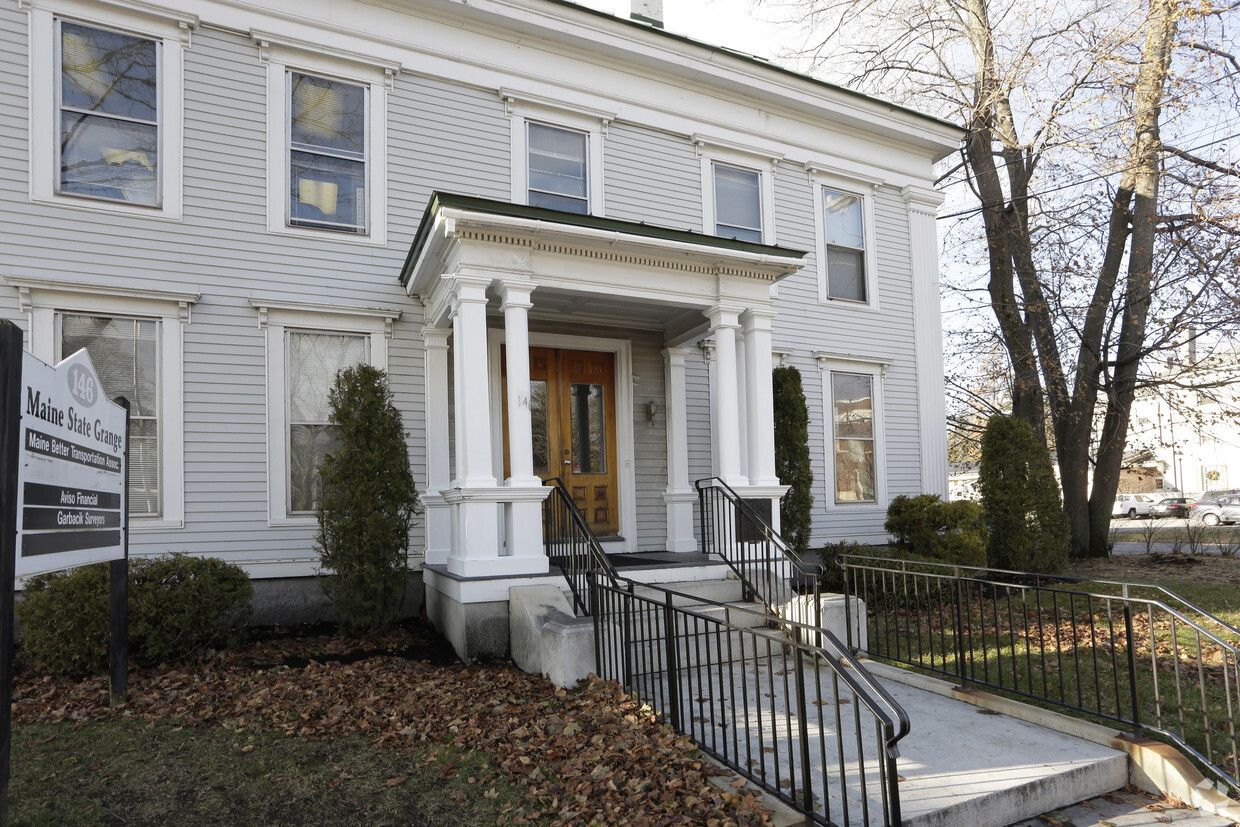 Building Photo - Roncalli Apartments