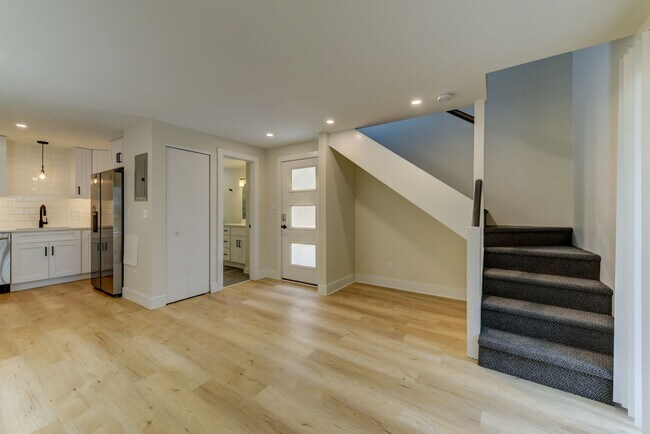 Building Photo - 616 Marine St