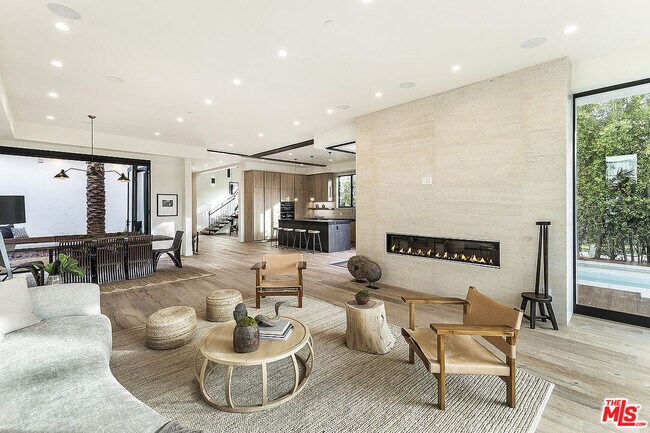 Foto del edificio - 8566 Colgate Ave