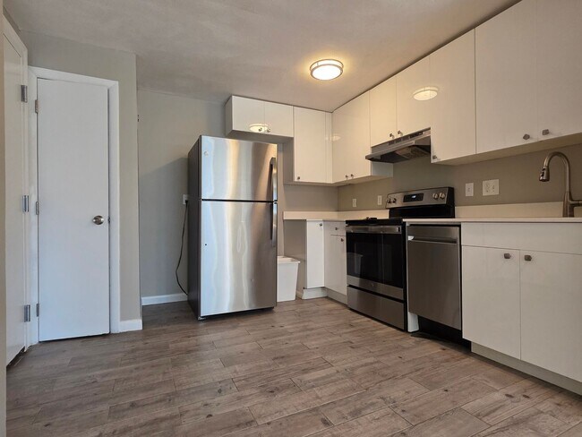Building Photo - No Brokers Fee, Heat, Hot Water Included, ...