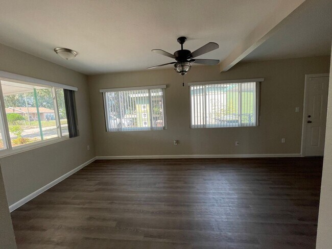 Building Photo - 2 br, 1 bath House - 526 Nansemond Ave