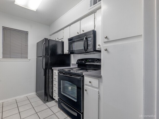 Foto del edificio - 4643 Wild Indigo St