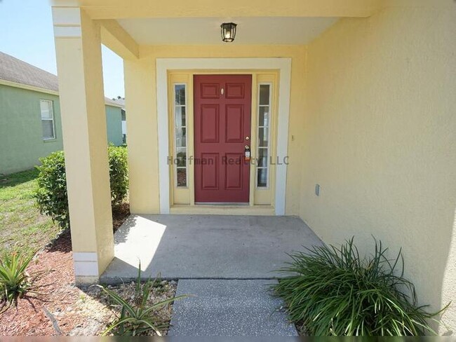 Building Photo - 4-Bed, 2-Bath, 2-Car Garage, 2-story home ...