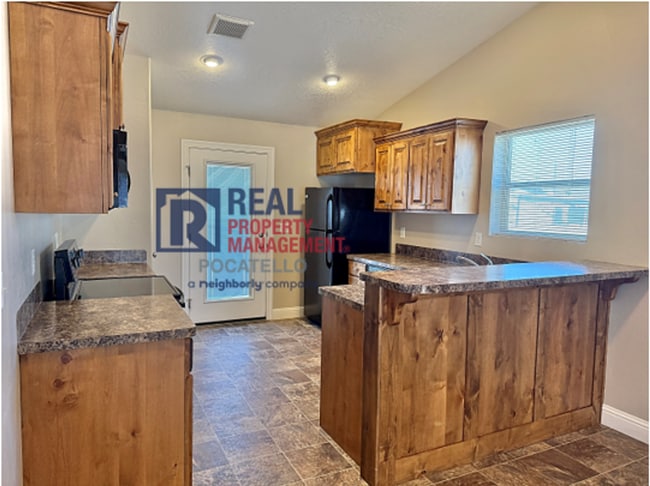 Building Photo - Beautiful 3 bed 2 bath house - 2 car Garage