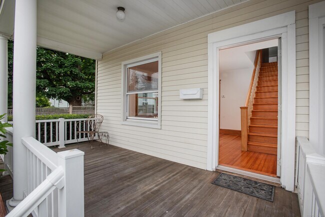 Building Photo - 281 Elm St
