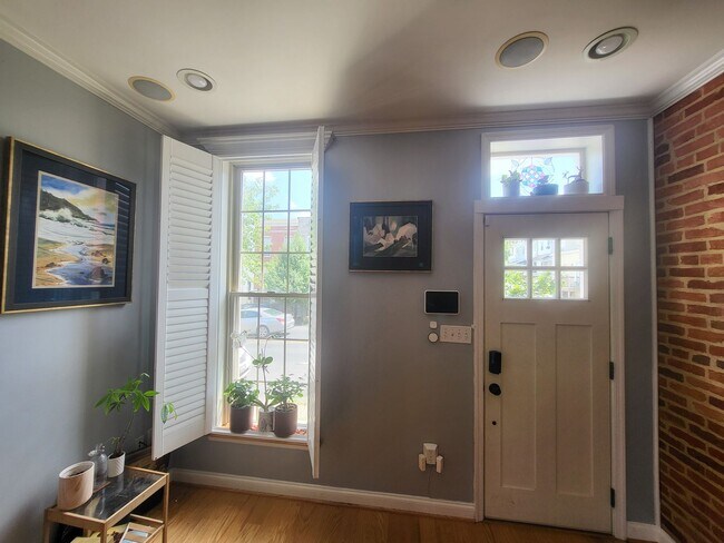 Building Photo - Charming 2Bed/3Bath in Patterson Place