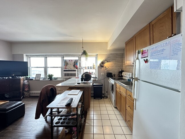 Foto del edificio - 4950 N Marine Dr
