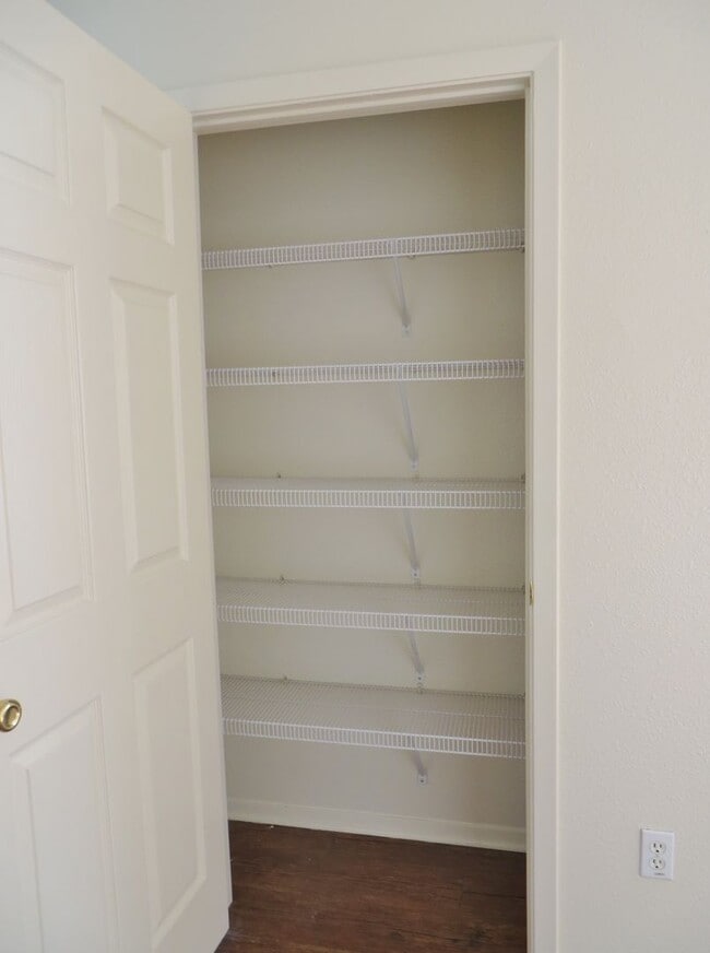 Building Photo - 2 Bedroom 2 Bathroom Unit In Georgetown