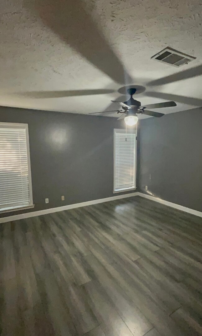 Building Photo - 6927 Bluegrass Stakes